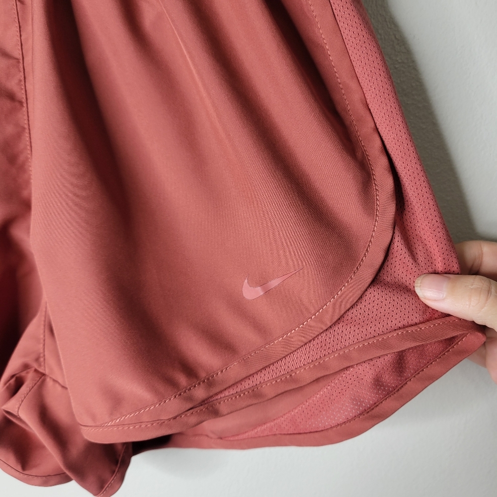 Nike Tempo Shorts View 4